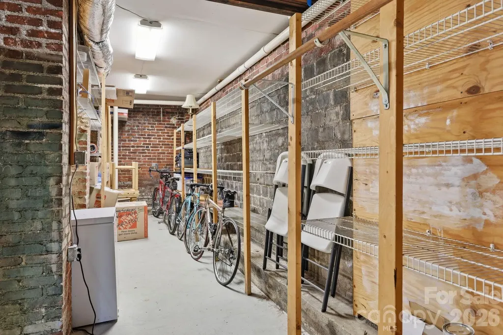 23 Warwick Place Asheville NC 28804