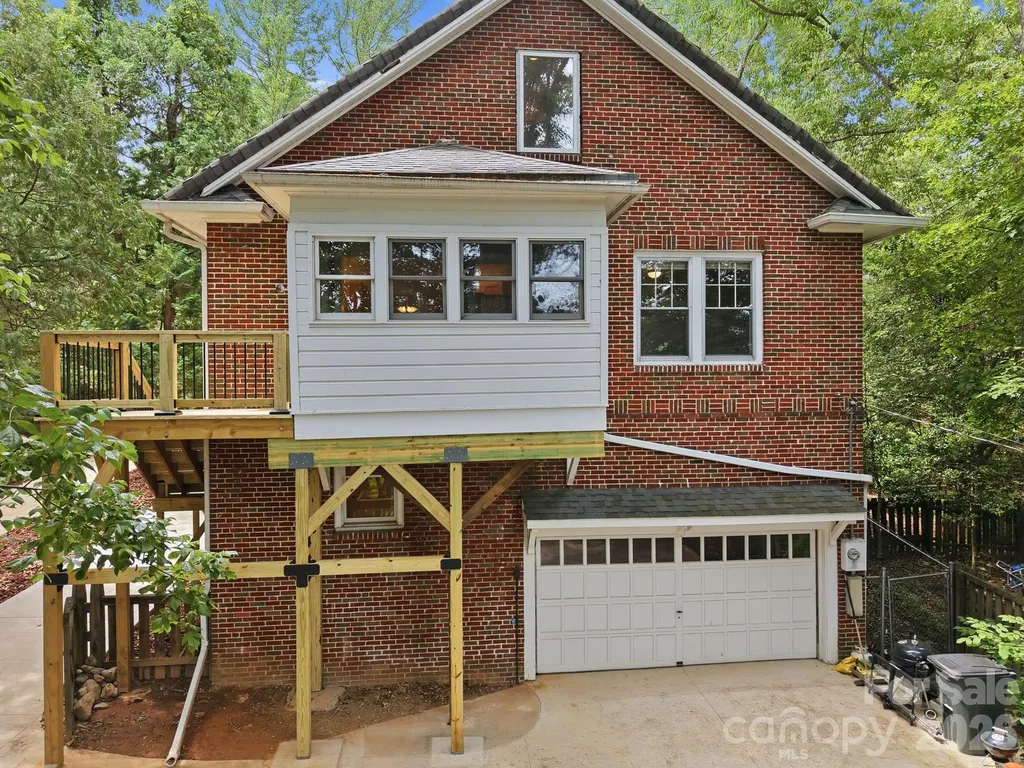 23 Warwick Place Asheville NC 28804