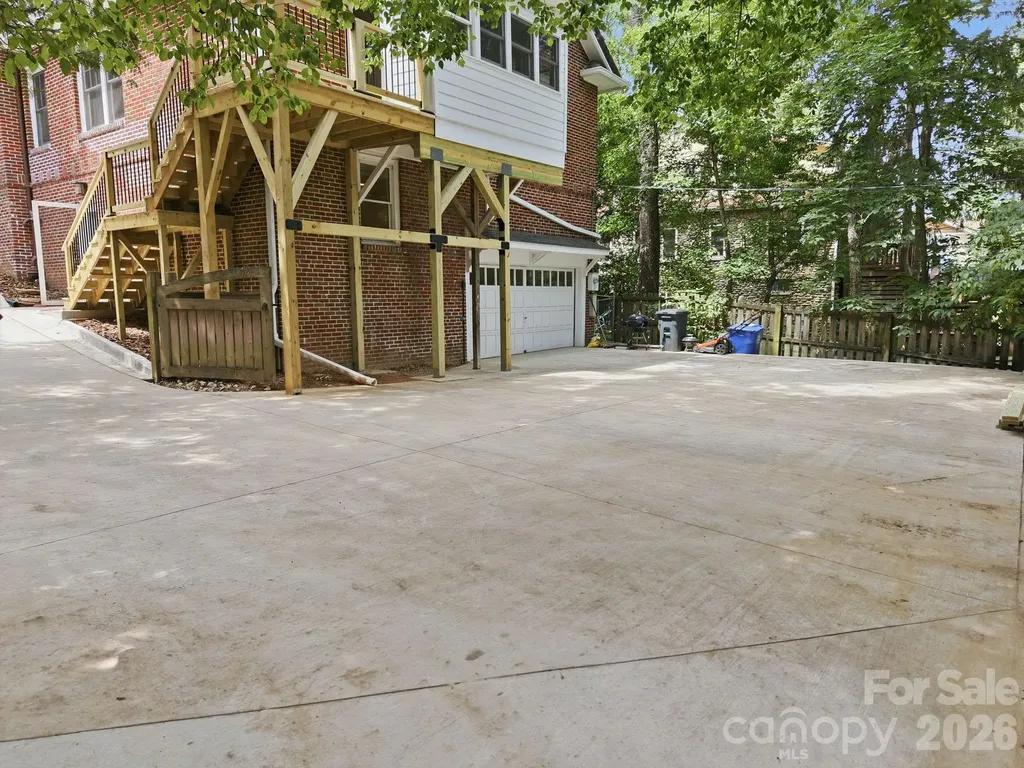 23 Warwick Place Asheville NC 28804