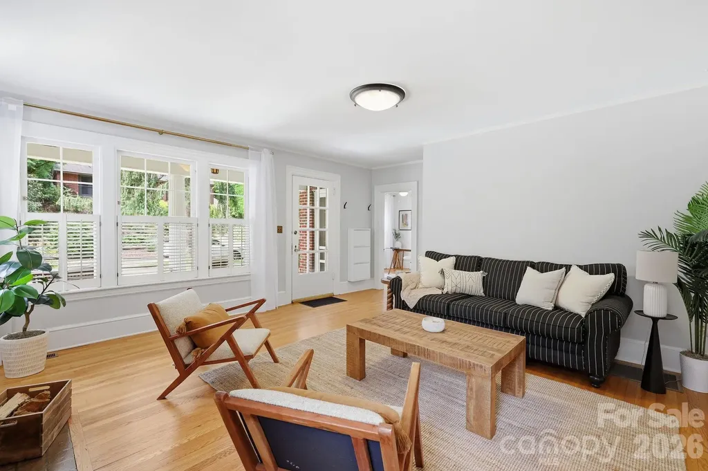 23 Warwick Place Asheville NC 28804