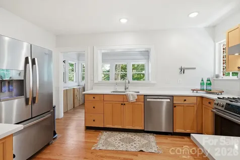 23 Warwick Place Asheville NC 28804