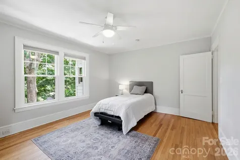 23 Warwick Place Asheville NC 28804