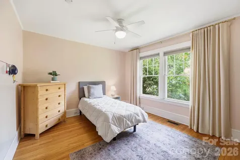 23 Warwick Place Asheville NC 28804