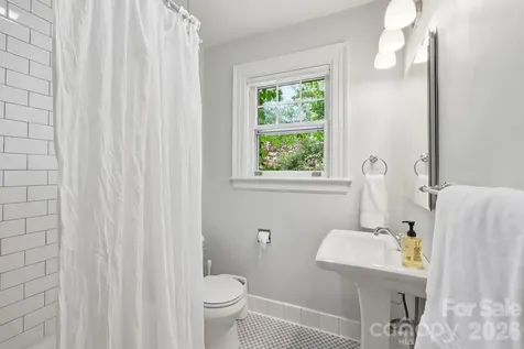 23 Warwick Place Asheville NC 28804