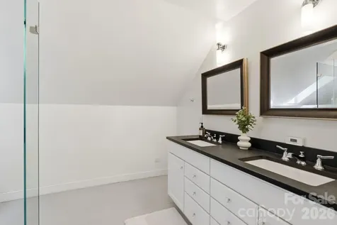 23 Warwick Place Asheville NC 28804