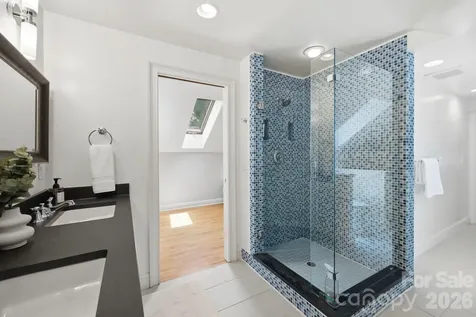 23 Warwick Place Asheville NC 28804