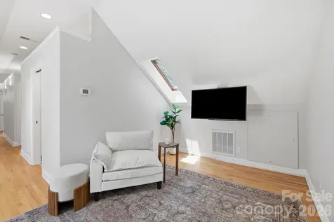 23 Warwick Place Asheville NC 28804