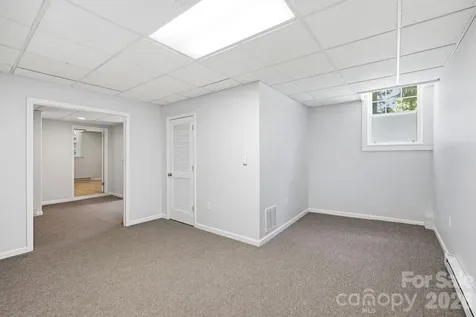 23 Warwick Place Asheville NC 28804