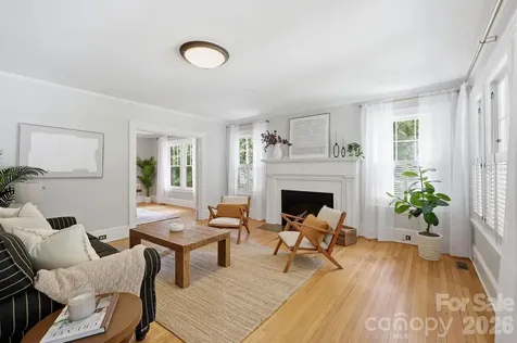 23 Warwick Place Asheville NC 28804