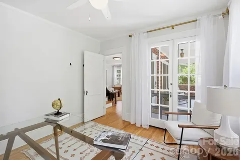 23 Warwick Place Asheville NC 28804