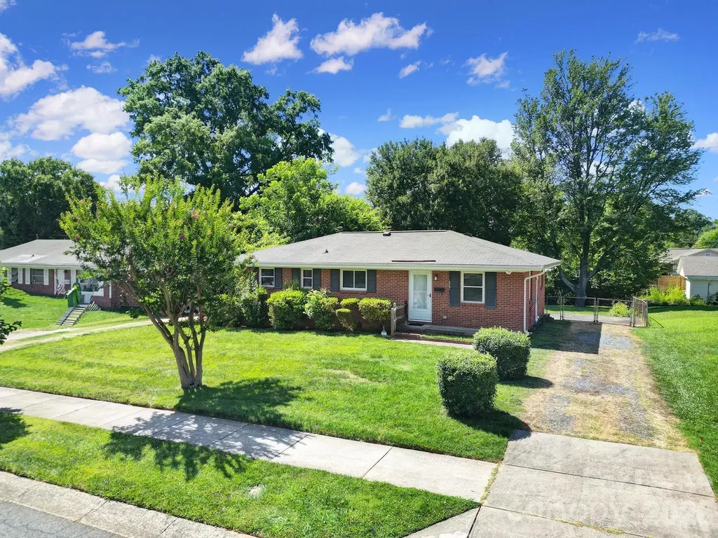 4301 Briarhill Drive Charlotte NC 28215