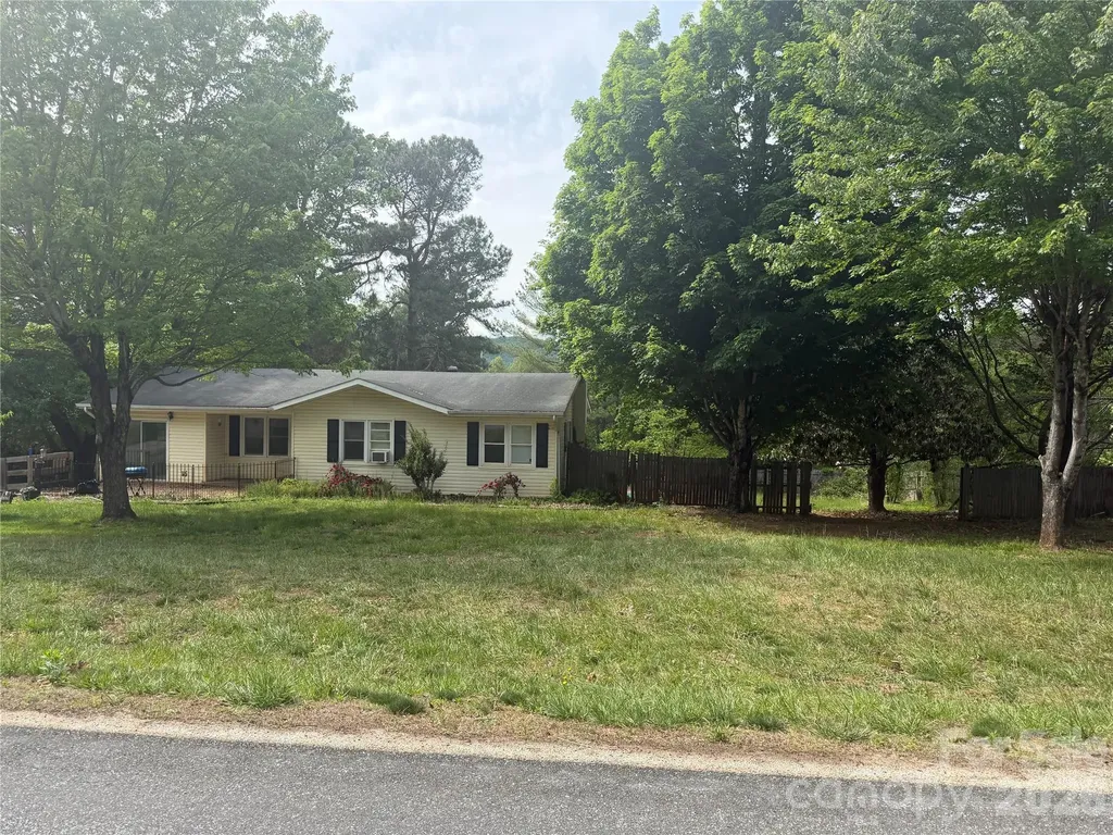 2723 Tatertown Loop Nebo NC 28761