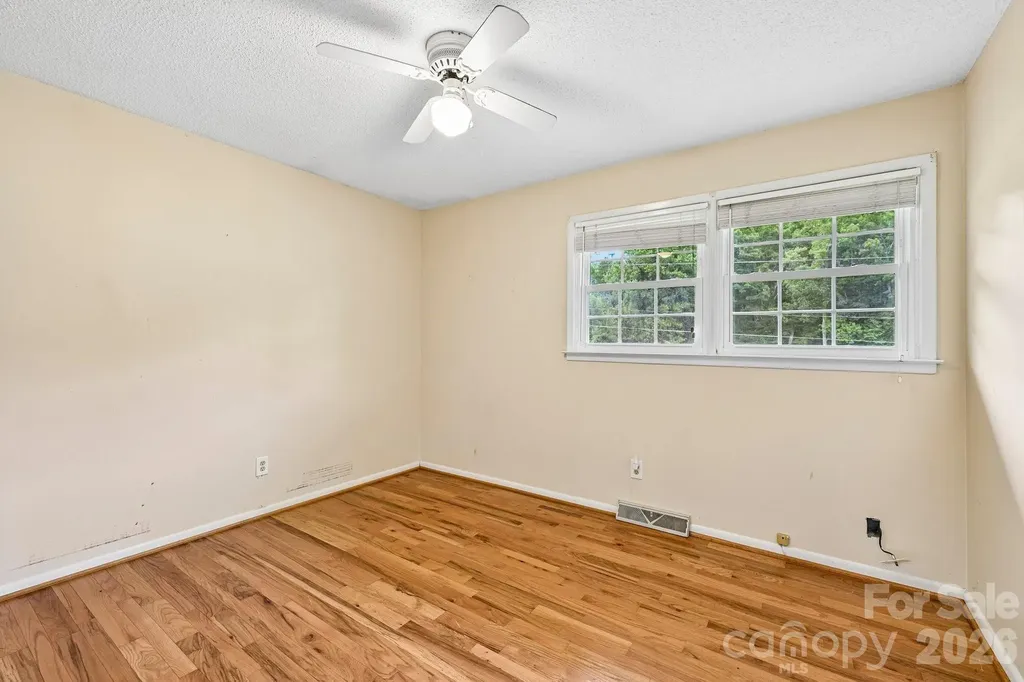 8417 Rolling Hills Avenue Hickory NC 28602