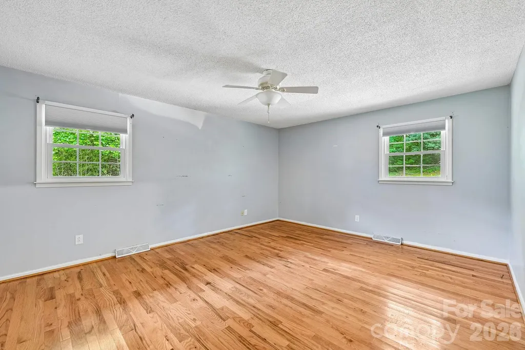 8417 Rolling Hills Avenue Hickory NC 28602