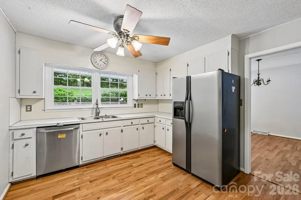 8417 Rolling Hills Avenue Hickory NC 28602
