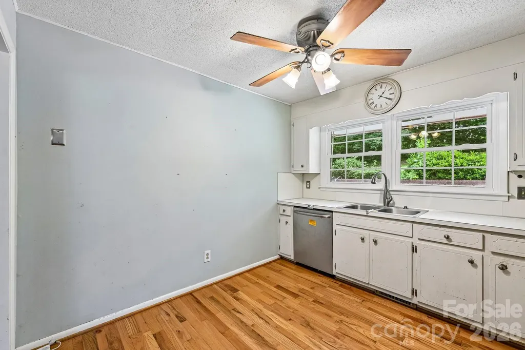 8417 Rolling Hills Avenue Hickory NC 28602