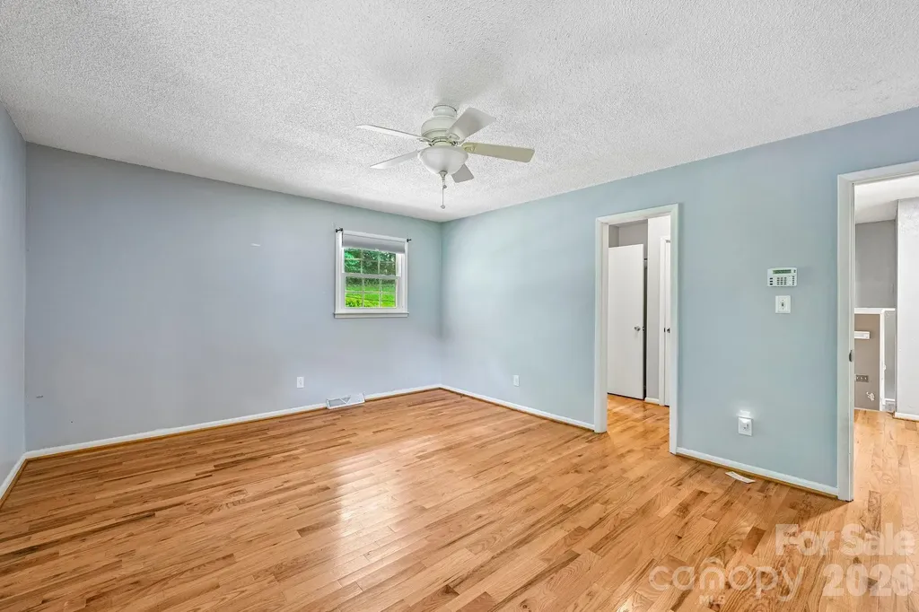 8417 Rolling Hills Avenue Hickory NC 28602