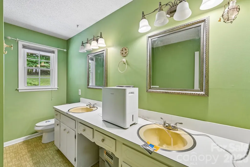 8417 Rolling Hills Avenue Hickory NC 28602