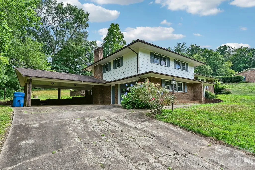 8417 Rolling Hills Avenue Hickory NC 28602