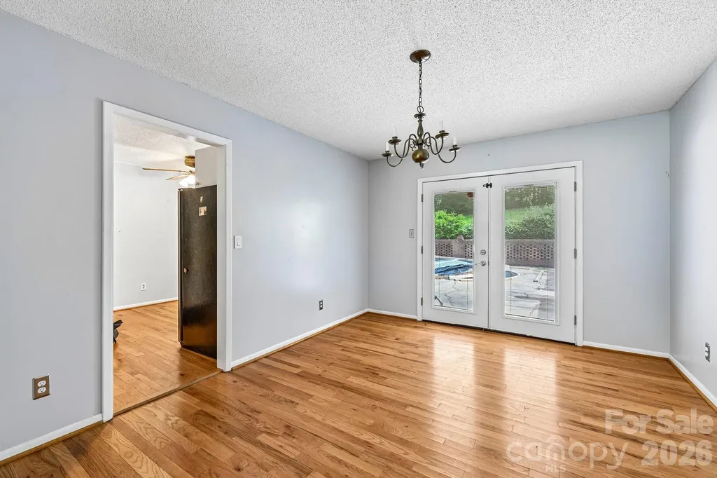 8417 Rolling Hills Avenue Hickory NC 28602