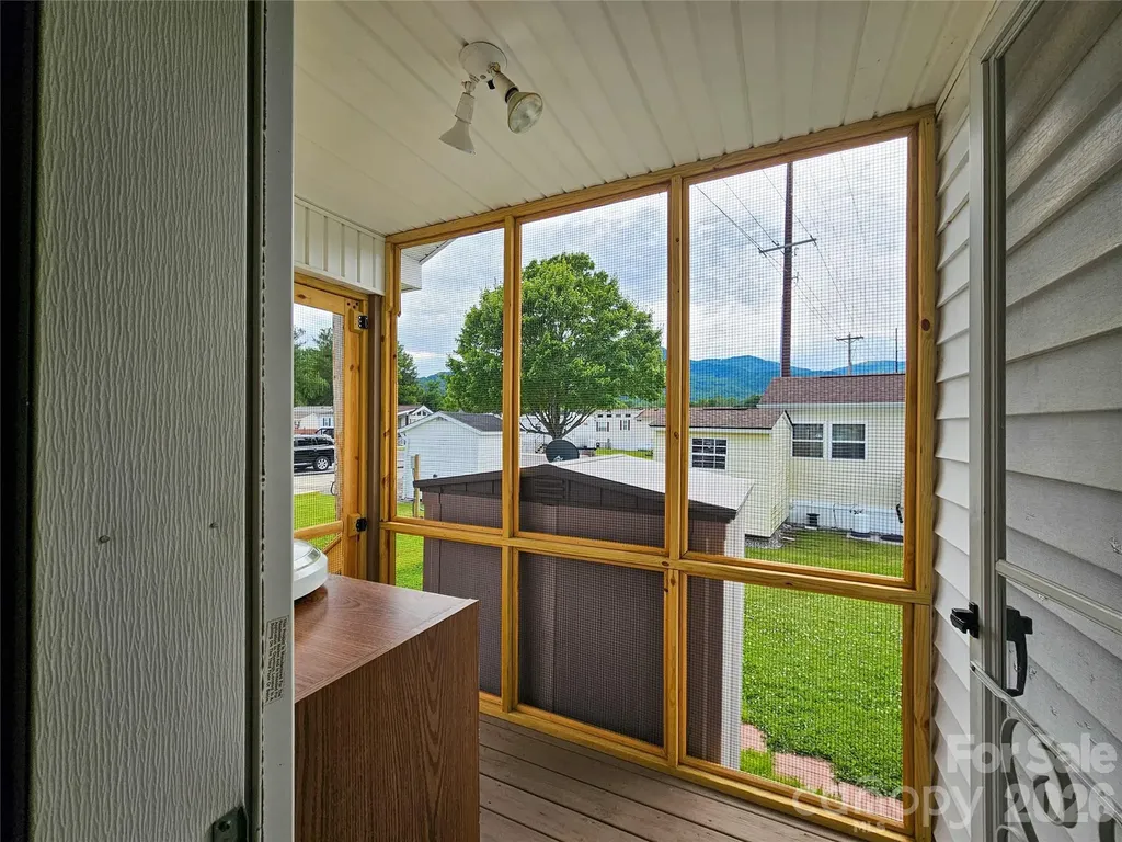 68 Strollers Lane Waynesville NC 28786