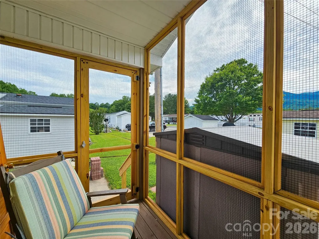 68 Strollers Lane Waynesville NC 28786
