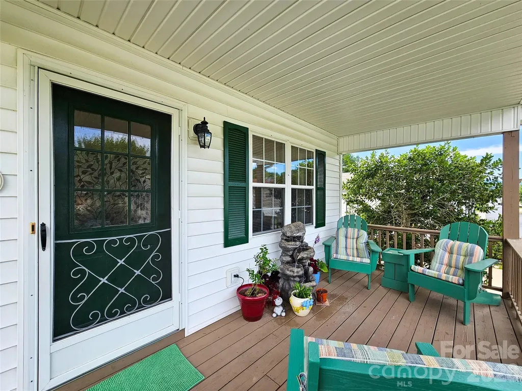 68 Strollers Lane Waynesville NC 28786
