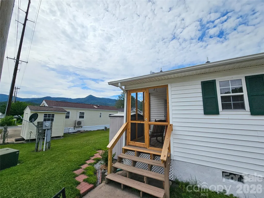 68 Strollers Lane Waynesville NC 28786