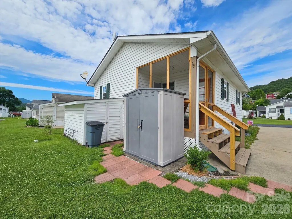 68 Strollers Lane Waynesville NC 28786