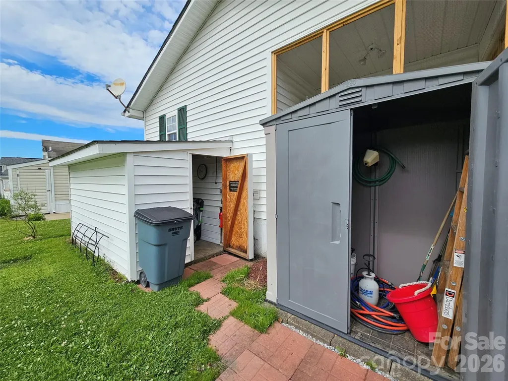 68 Strollers Lane Waynesville NC 28786