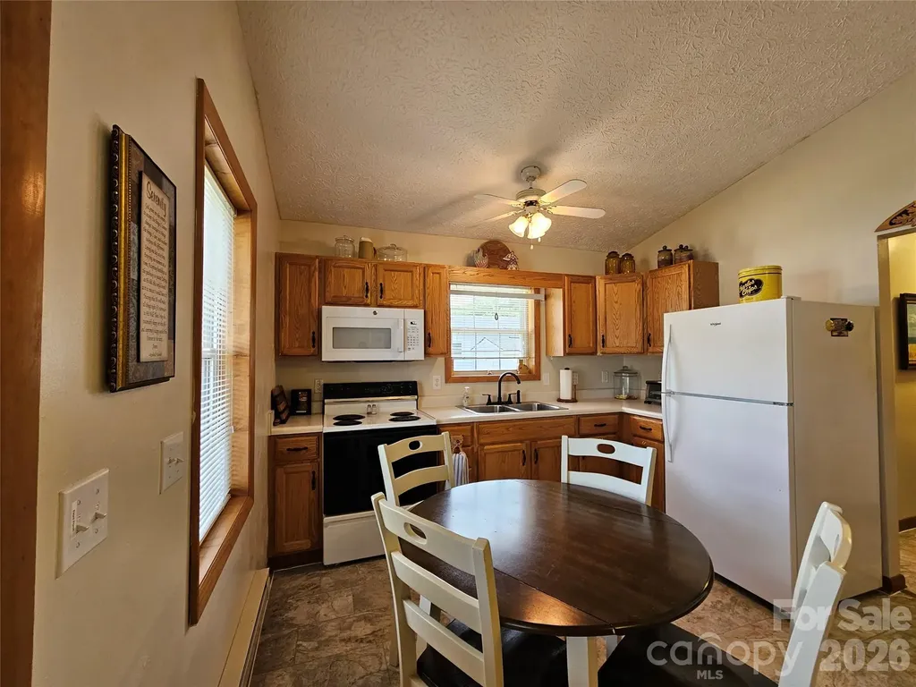68 Strollers Lane Waynesville NC 28786