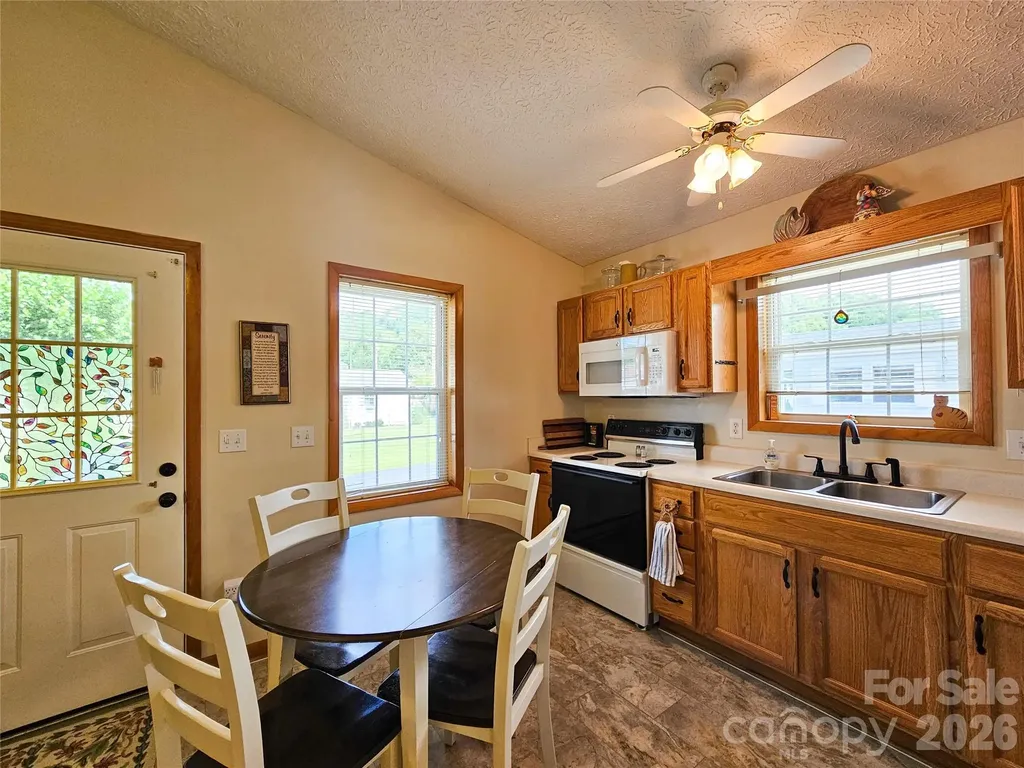 68 Strollers Lane Waynesville NC 28786