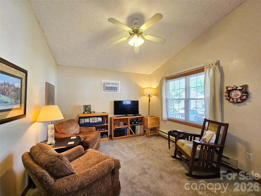 68 Strollers Lane Waynesville NC 28786