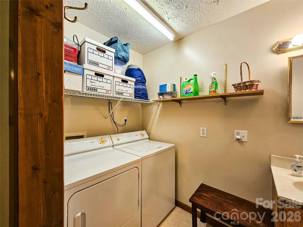 68 Strollers Lane Waynesville NC 28786