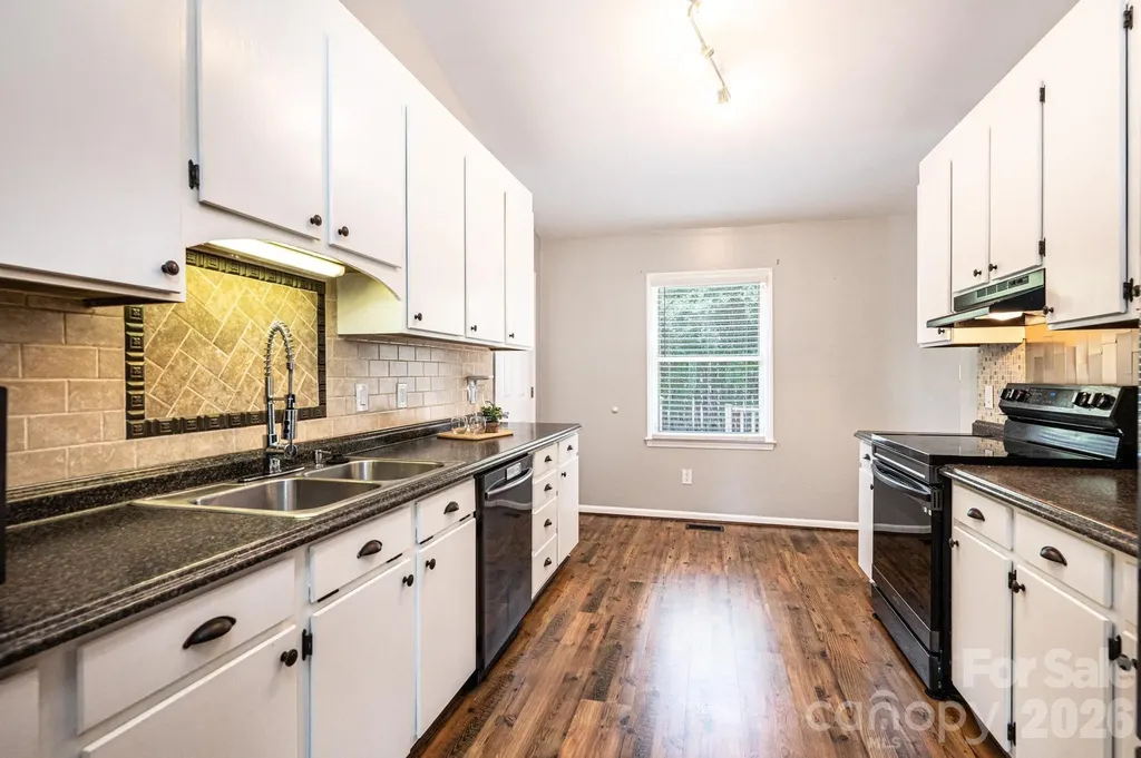 4158 Arrowhead Drive NE Hickory NC 28601
