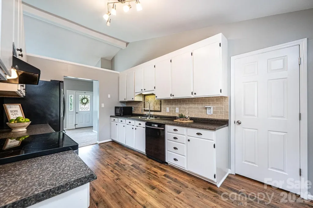 4158 Arrowhead Drive NE Hickory NC 28601