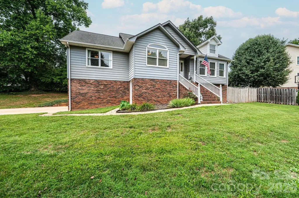 4158 Arrowhead Drive NE Hickory NC 28601