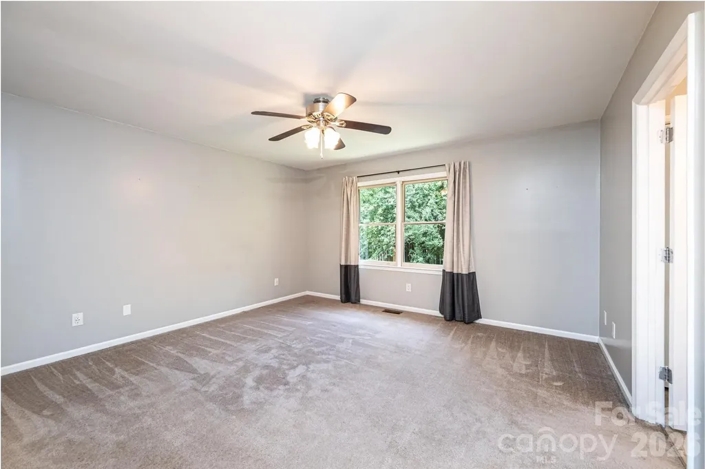 4158 Arrowhead Drive NE Hickory NC 28601