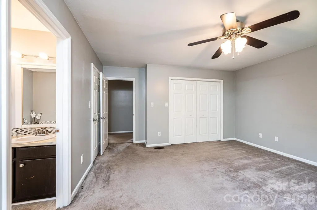 4158 Arrowhead Drive NE Hickory NC 28601