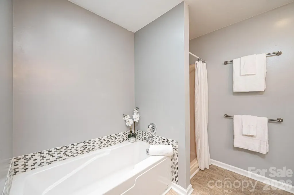 4158 Arrowhead Drive NE Hickory NC 28601
