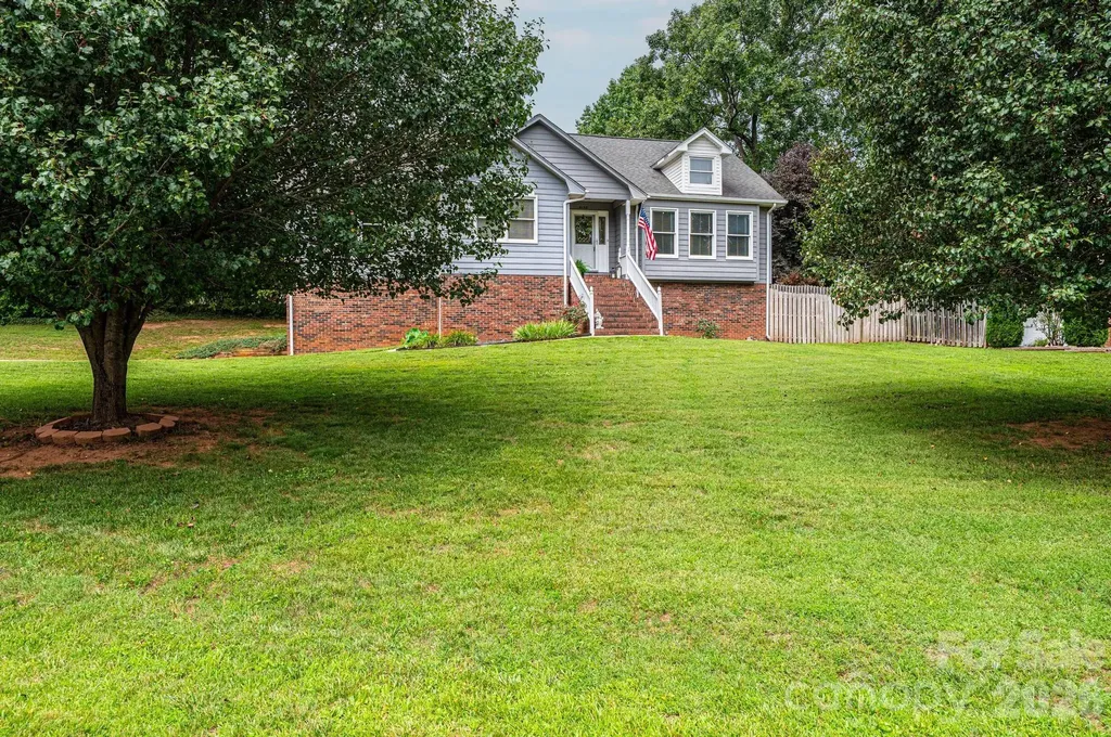 4158 Arrowhead Drive NE Hickory NC 28601