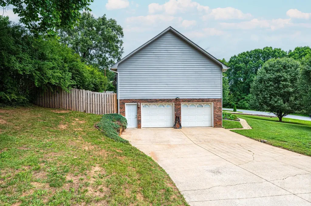 4158 Arrowhead Drive NE Hickory NC 28601