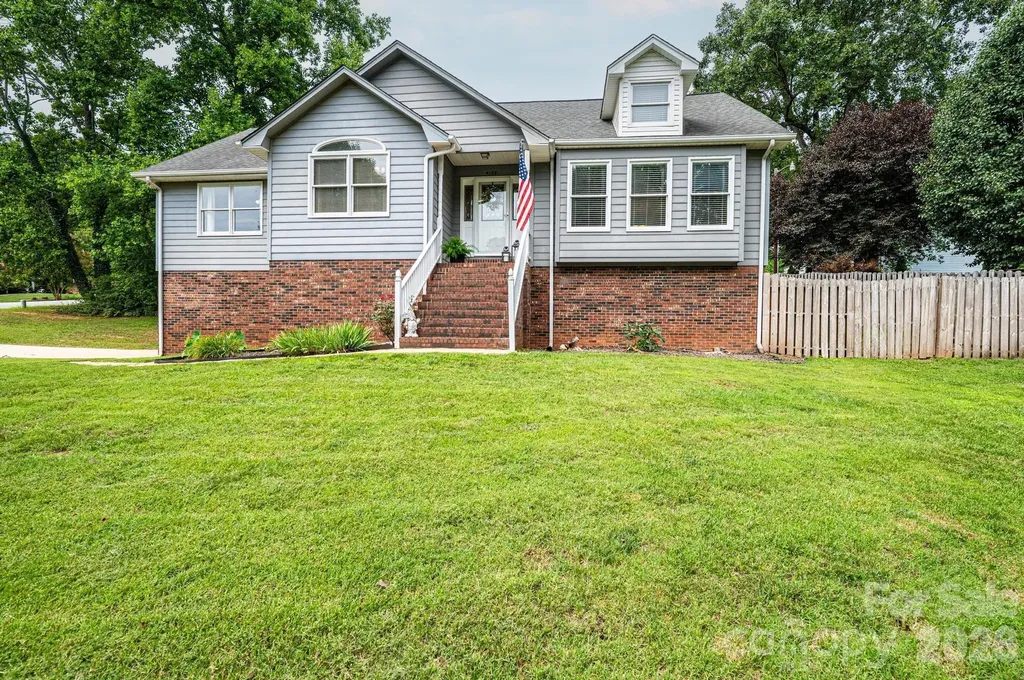 4158 Arrowhead Drive NE Hickory NC 28601
