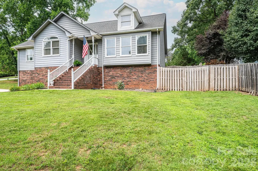 4158 Arrowhead Drive NE Hickory NC 28601