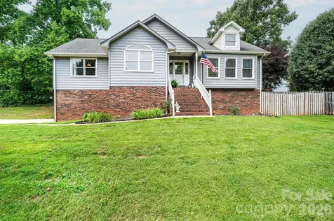 4158 Arrowhead Drive NE Hickory NC 28601