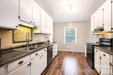 4158 Arrowhead Drive NE Hickory NC 28601