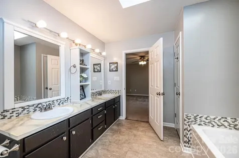 4158 Arrowhead Drive NE Hickory NC 28601