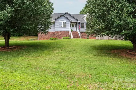 4158 Arrowhead Drive NE Hickory NC 28601