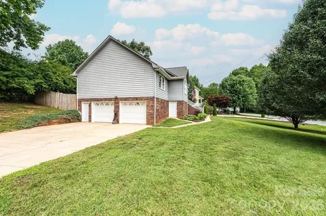 4158 Arrowhead Drive NE Hickory NC 28601