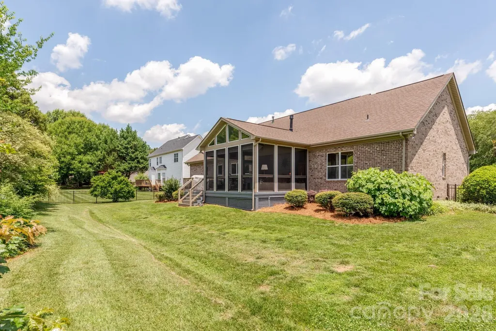 7032 Kidwelly Lane Matthews NC 28104
